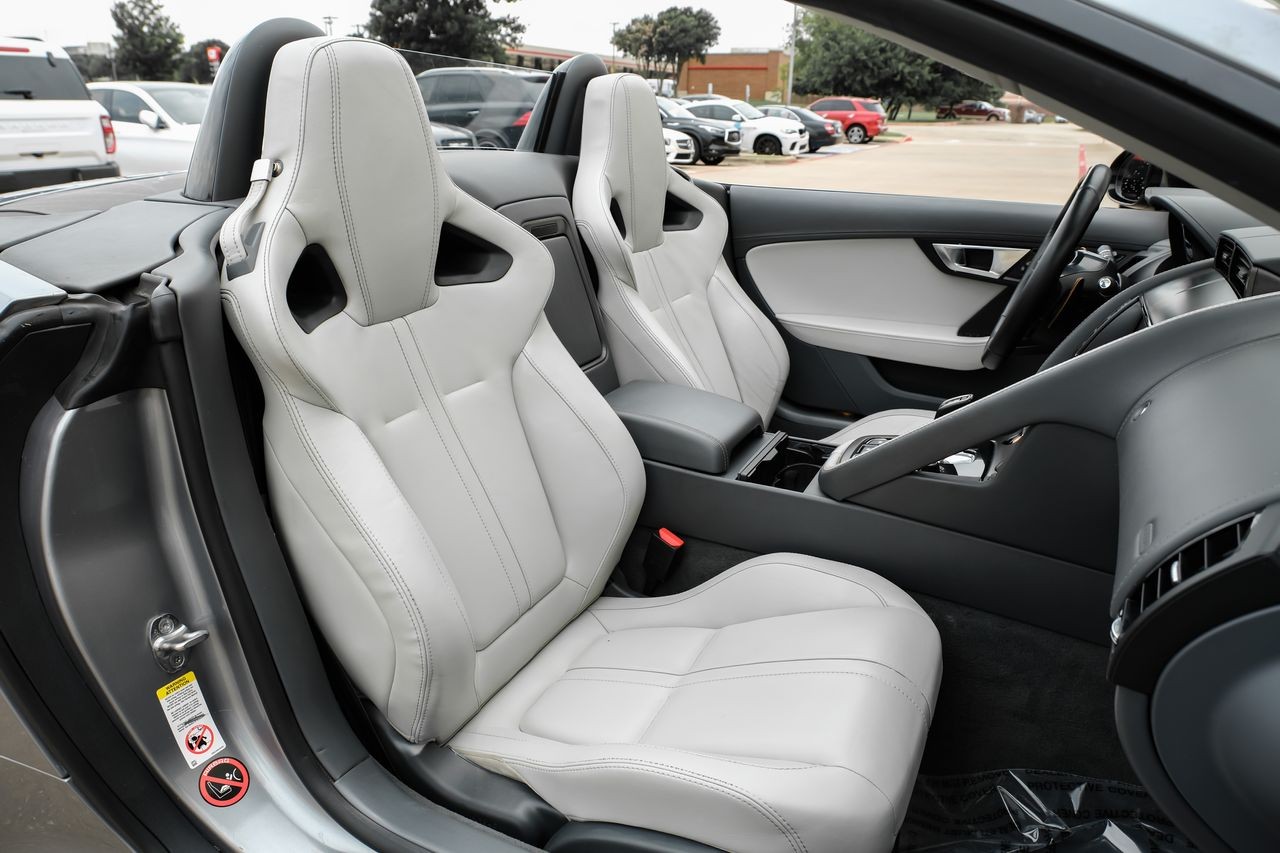Jaguar F-Type Vehicle Main Gallery Image 32