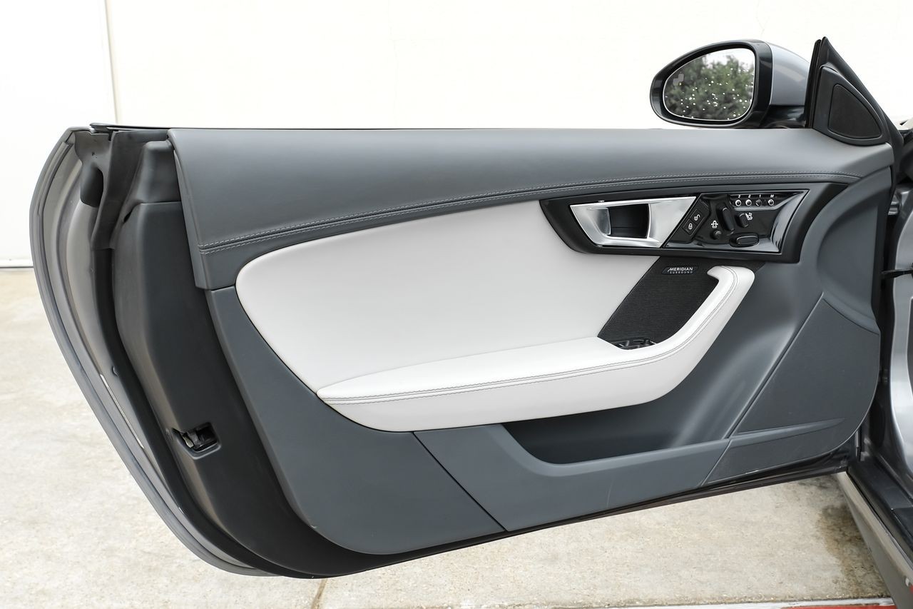 Jaguar F-Type Vehicle Main Gallery Image 35