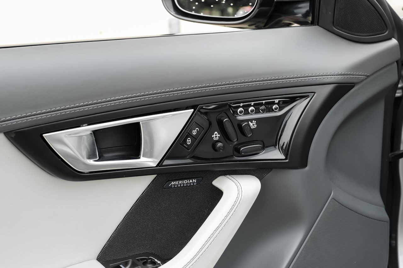 Jaguar F-Type Vehicle Main Gallery Image 36