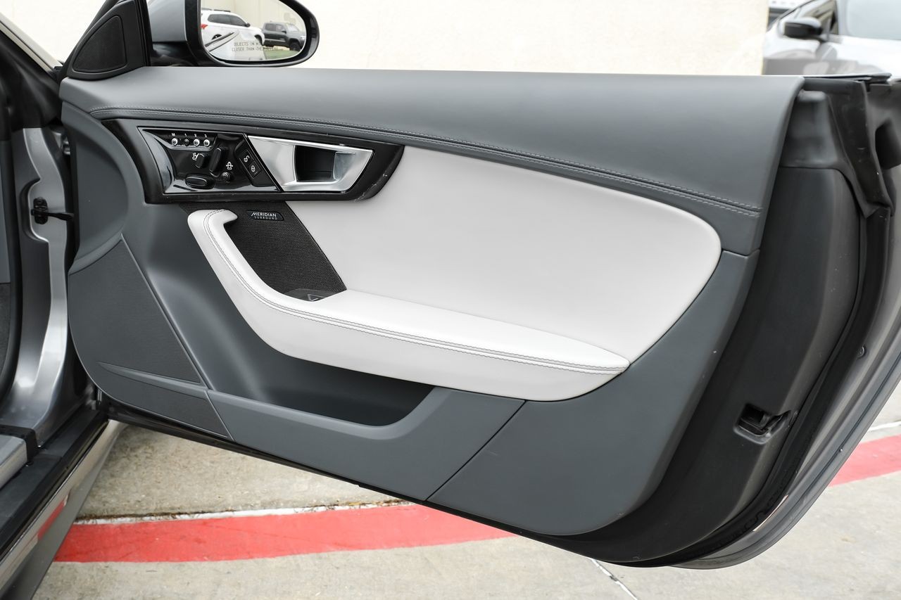 Jaguar F-Type Vehicle Main Gallery Image 38