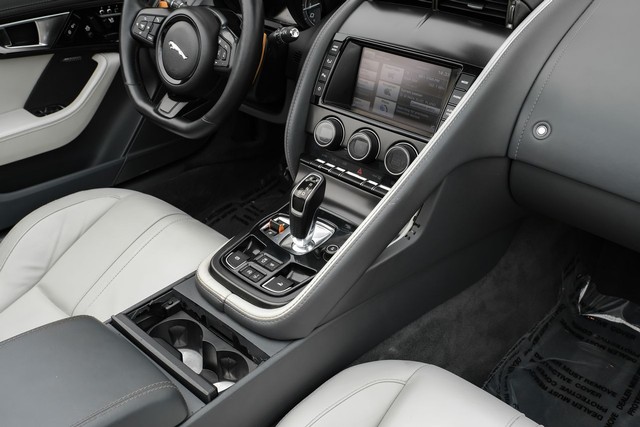 Jaguar F-Type Vehicle Main Gallery Image 22
