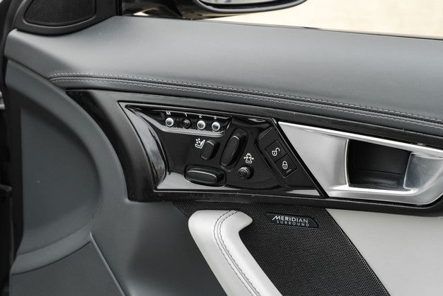 Jaguar F-Type Vehicle Main Gallery Image 39