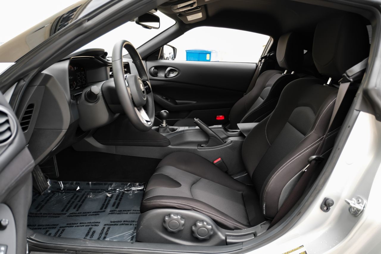Nissan Z Vehicle Main Gallery Image 04