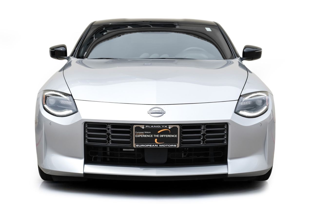 Nissan Z Vehicle Main Gallery Image 05