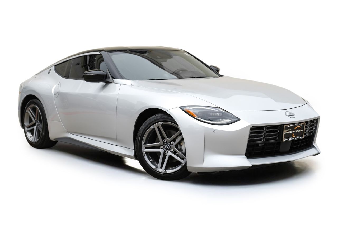 Nissan Z Vehicle Main Gallery Image 06
