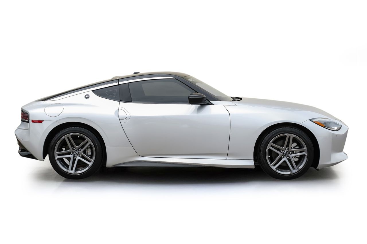 Nissan Z Vehicle Main Gallery Image 07