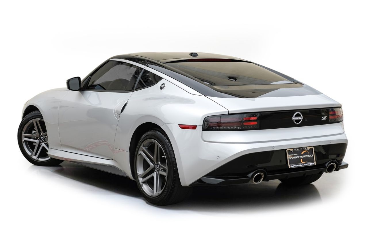 Nissan Z Vehicle Main Gallery Image 10
