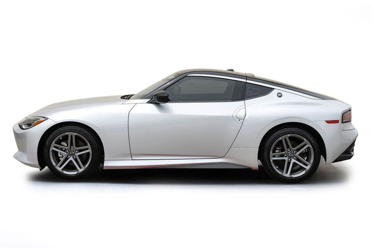 Nissan Z Vehicle Main Gallery Image 11