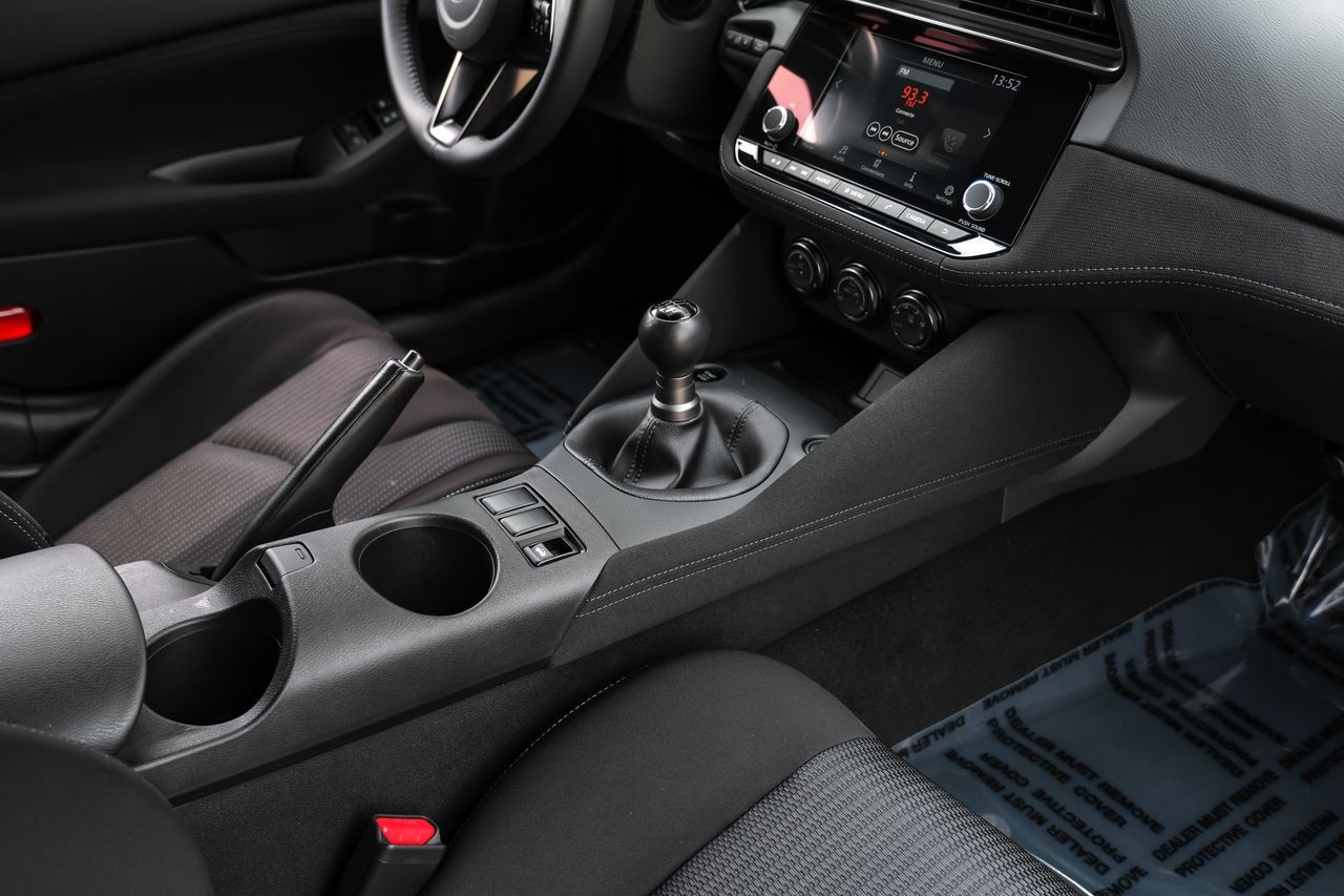 Nissan Z Vehicle Main Gallery Image 20
