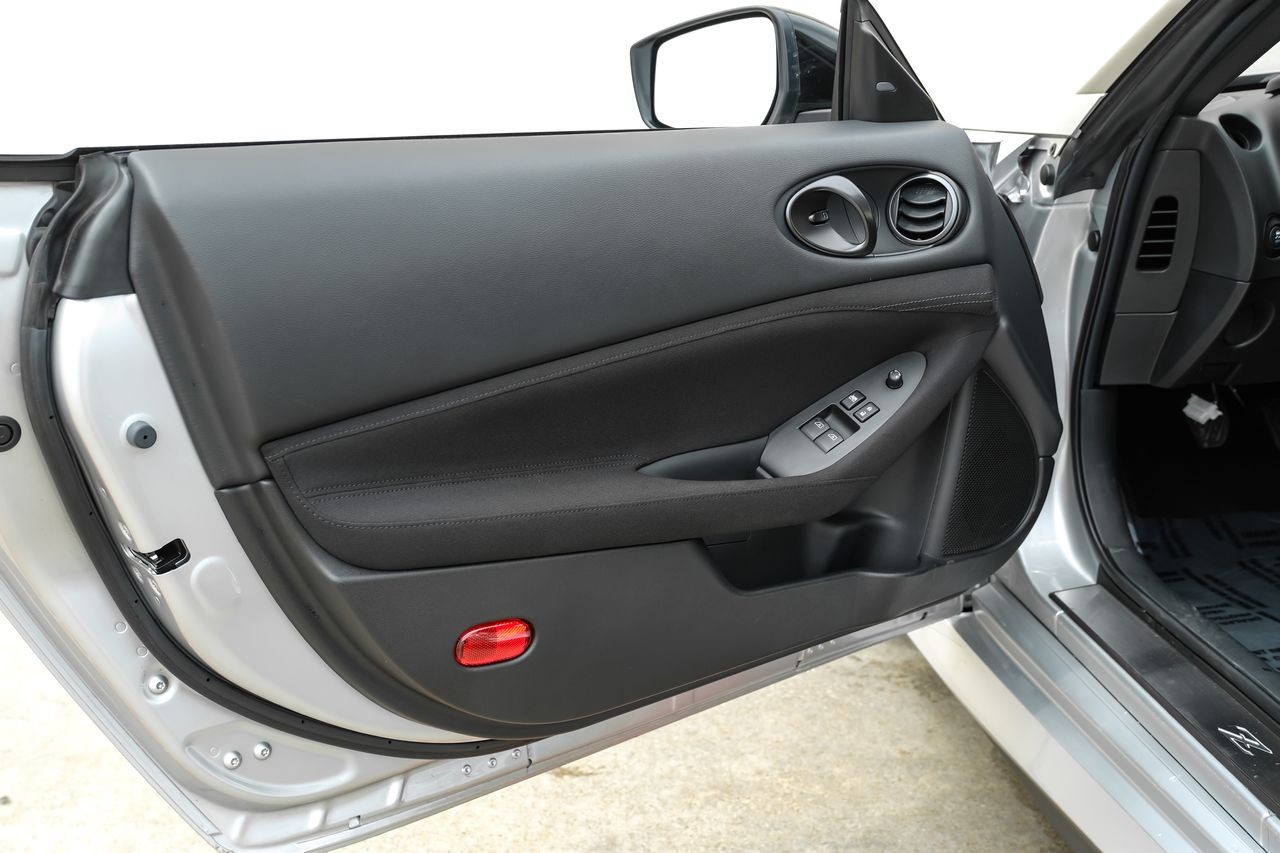 Nissan Z Vehicle Main Gallery Image 32