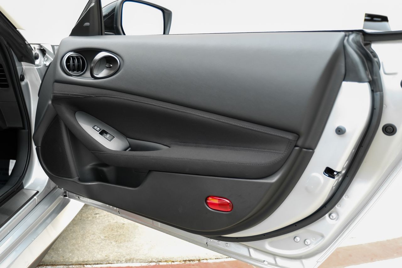 Nissan Z Vehicle Main Gallery Image 34