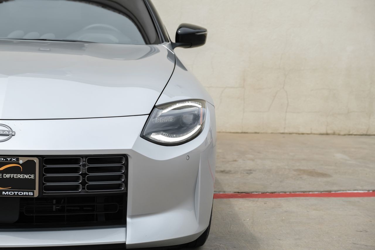 Nissan Z Vehicle Main Gallery Image 35
