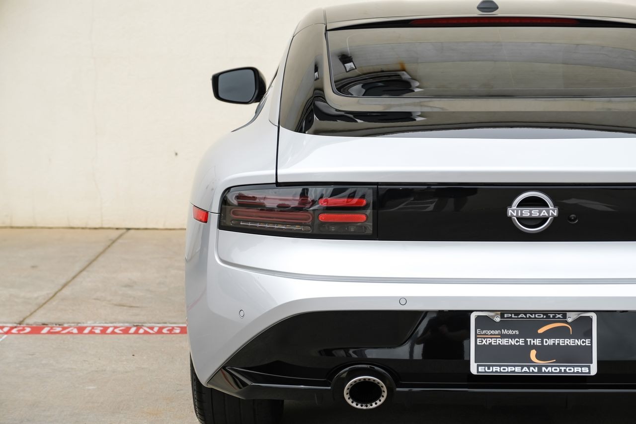 Nissan Z Vehicle Main Gallery Image 36