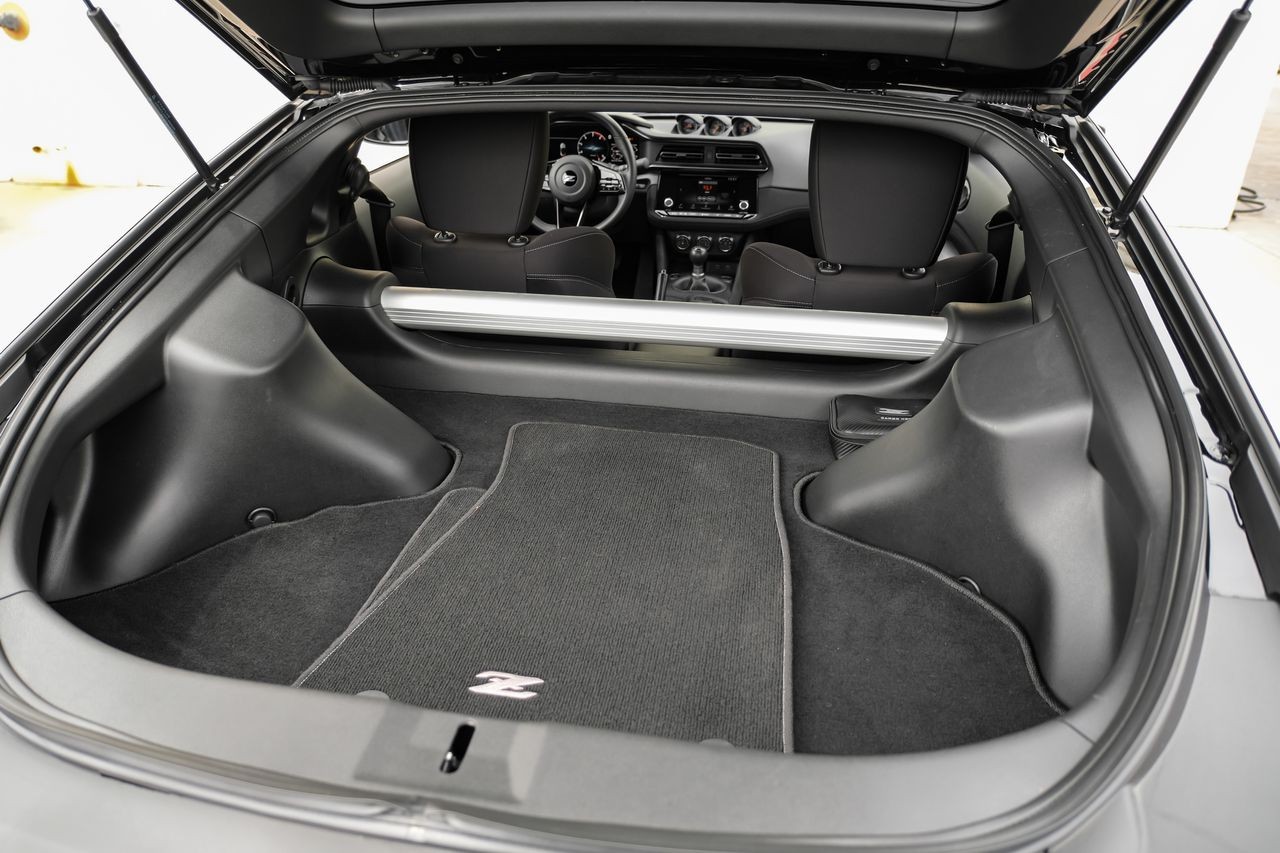 Nissan Z Vehicle Main Gallery Image 38