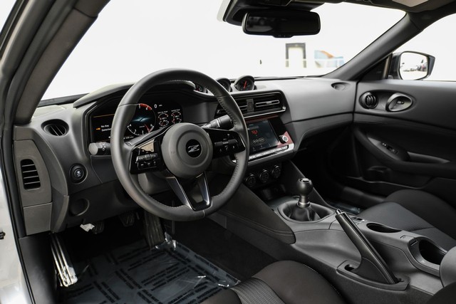 Nissan Z Vehicle Main Gallery Image 03