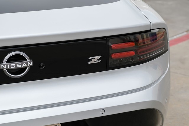 Nissan Z Vehicle Main Gallery Image 37