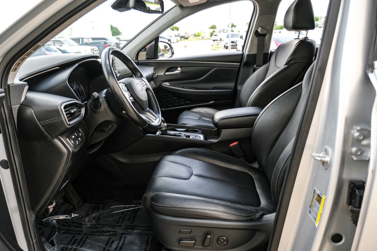 Hyundai Santa Fe Vehicle Main Gallery Image 04