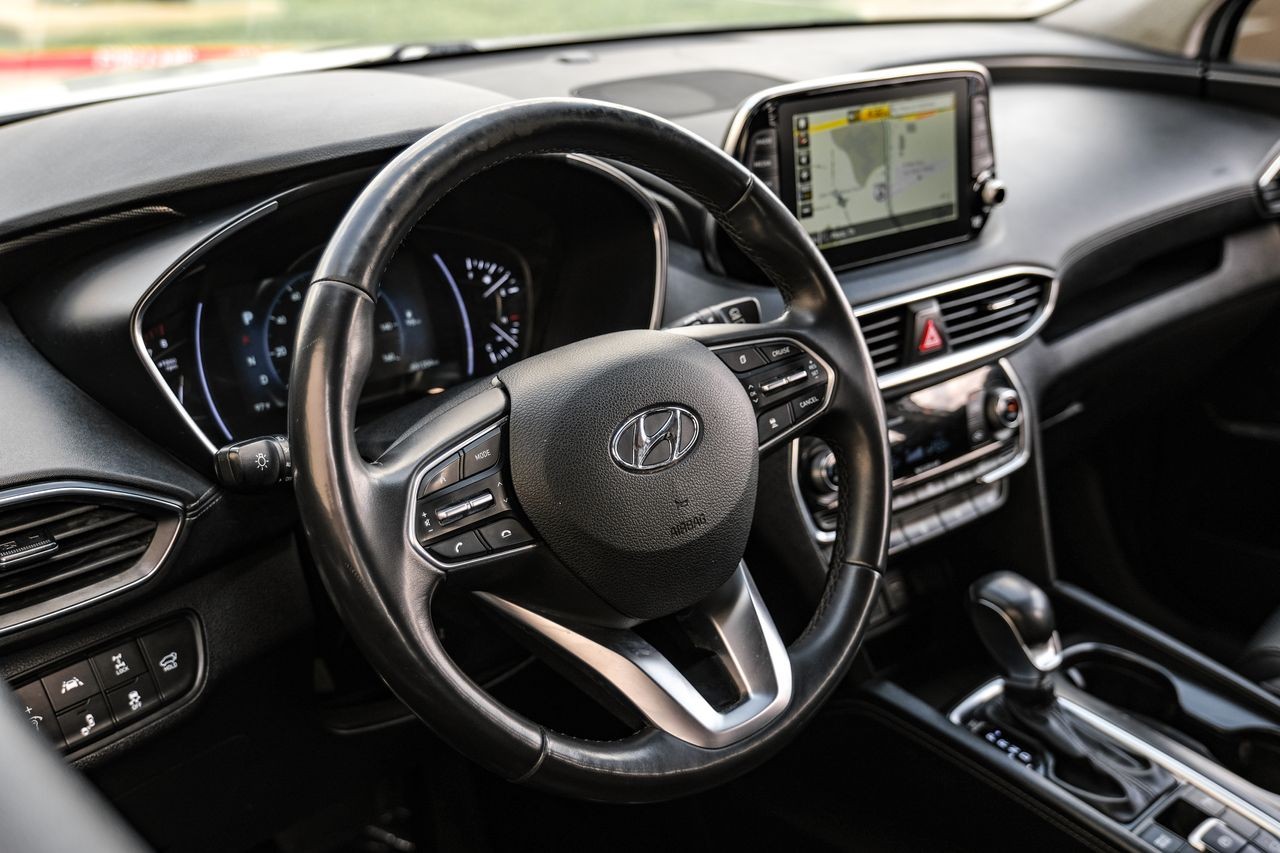 Hyundai Santa Fe Vehicle Main Gallery Image 16