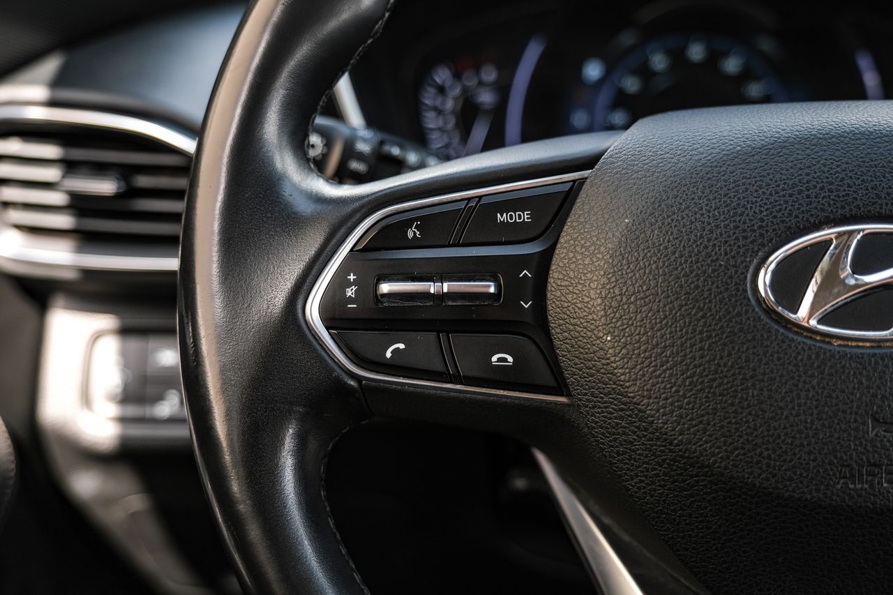 Hyundai Santa Fe Vehicle Main Gallery Image 17