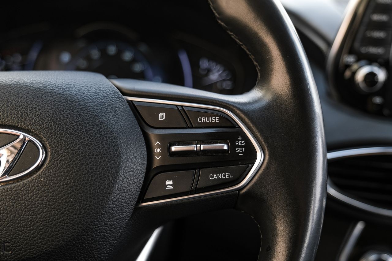Hyundai Santa Fe Vehicle Main Gallery Image 18