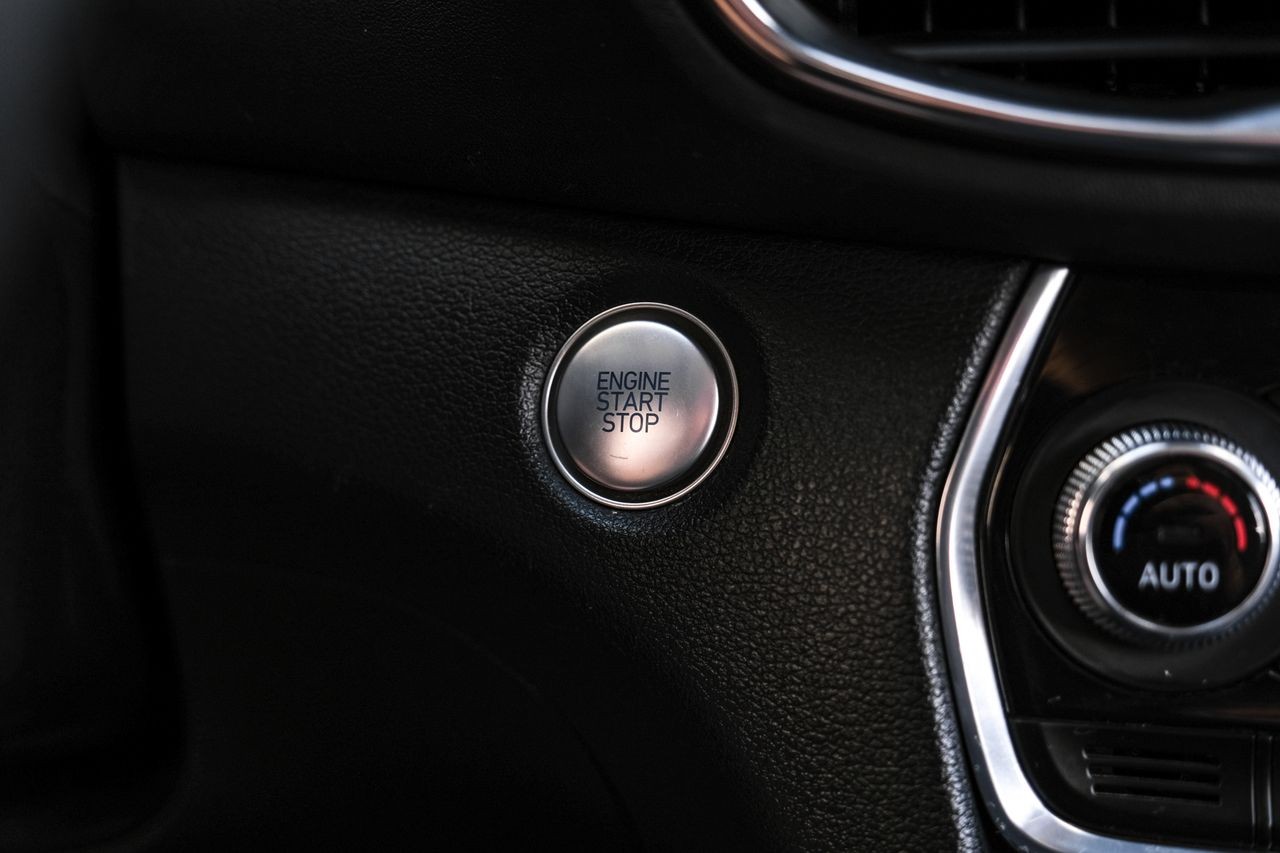Hyundai Santa Fe Vehicle Main Gallery Image 21