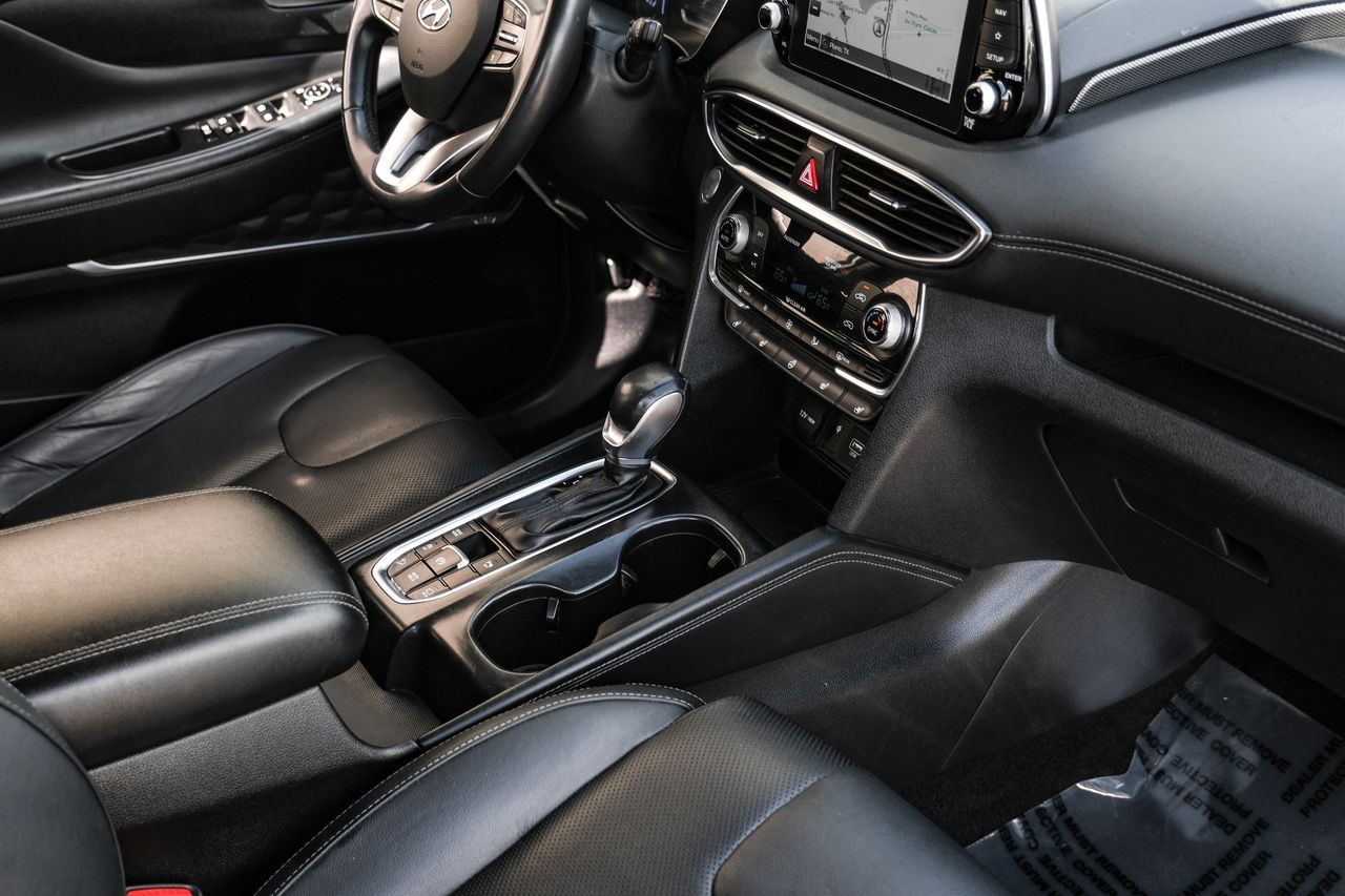 Hyundai Santa Fe Vehicle Main Gallery Image 24
