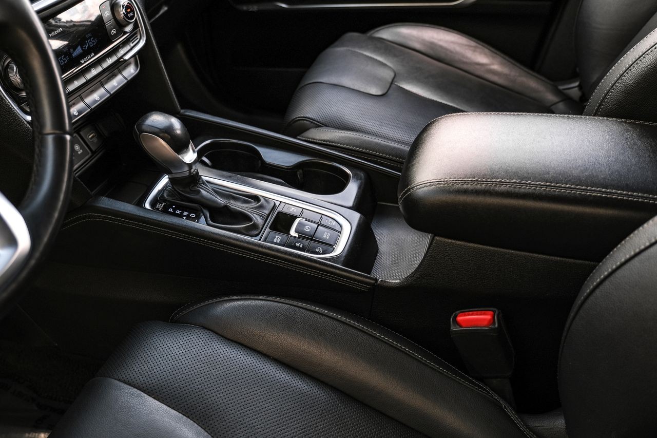 Hyundai Santa Fe Vehicle Main Gallery Image 25