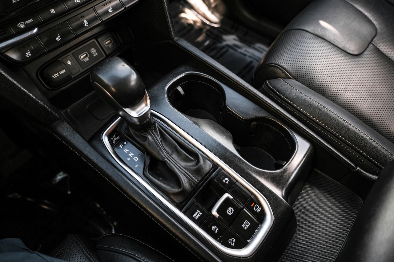 Hyundai Santa Fe Vehicle Main Gallery Image 26