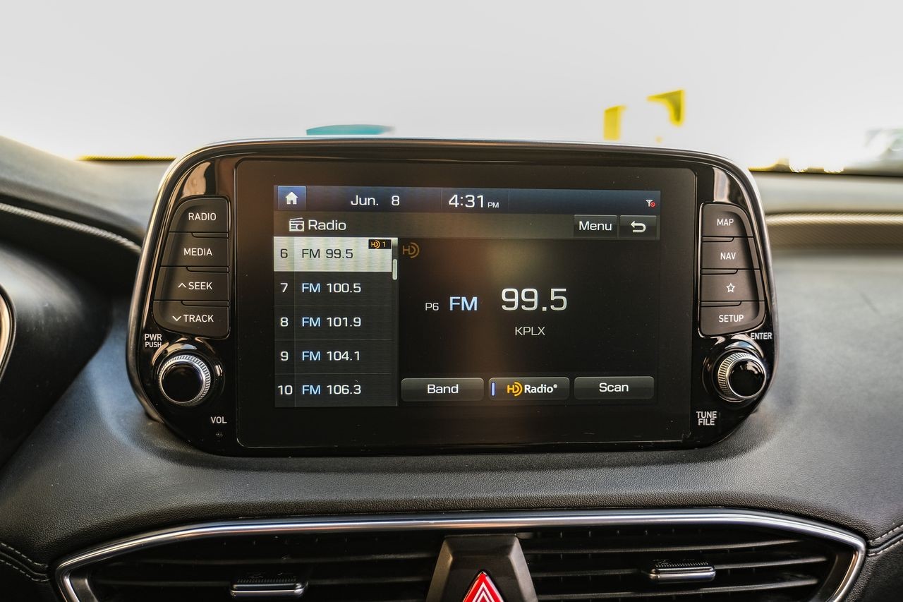 Hyundai Santa Fe Vehicle Main Gallery Image 32