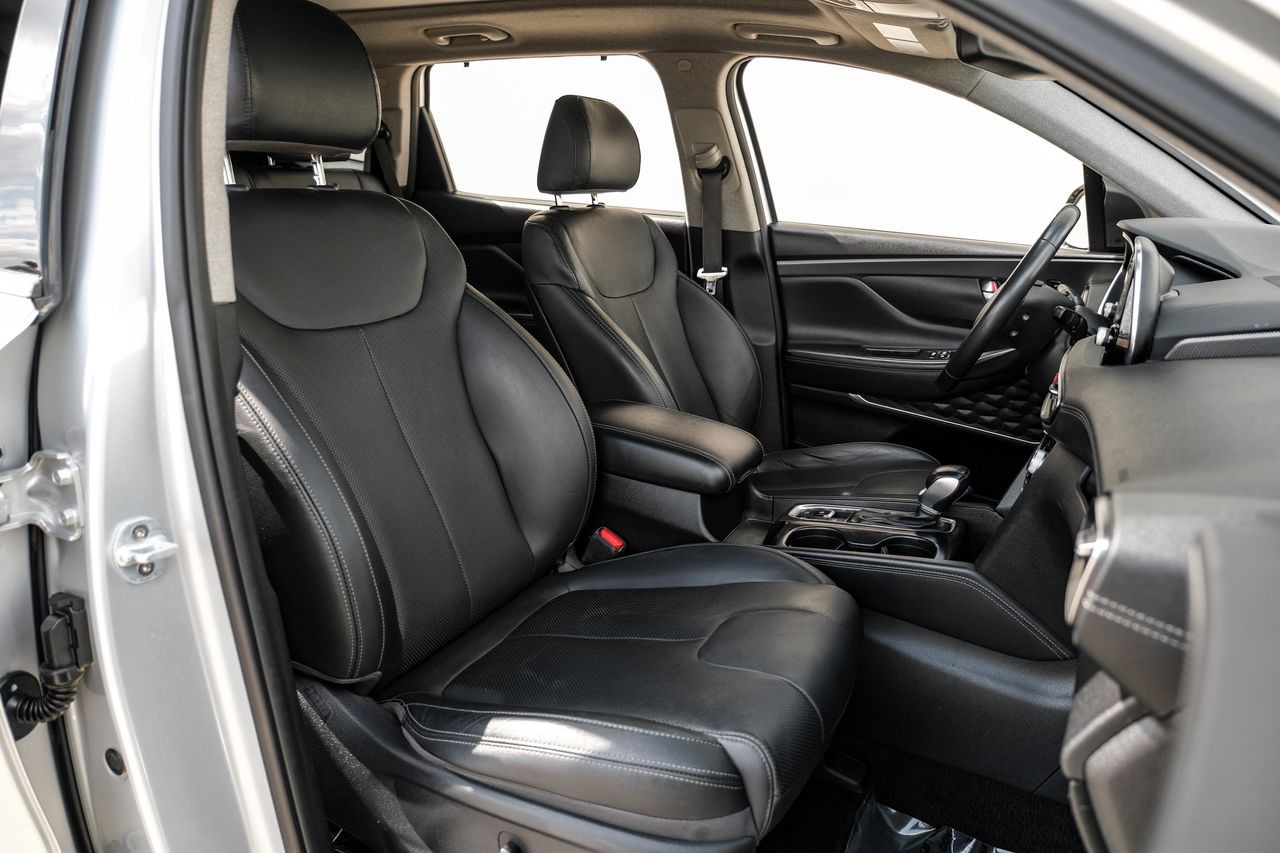 Hyundai Santa Fe Vehicle Main Gallery Image 35
