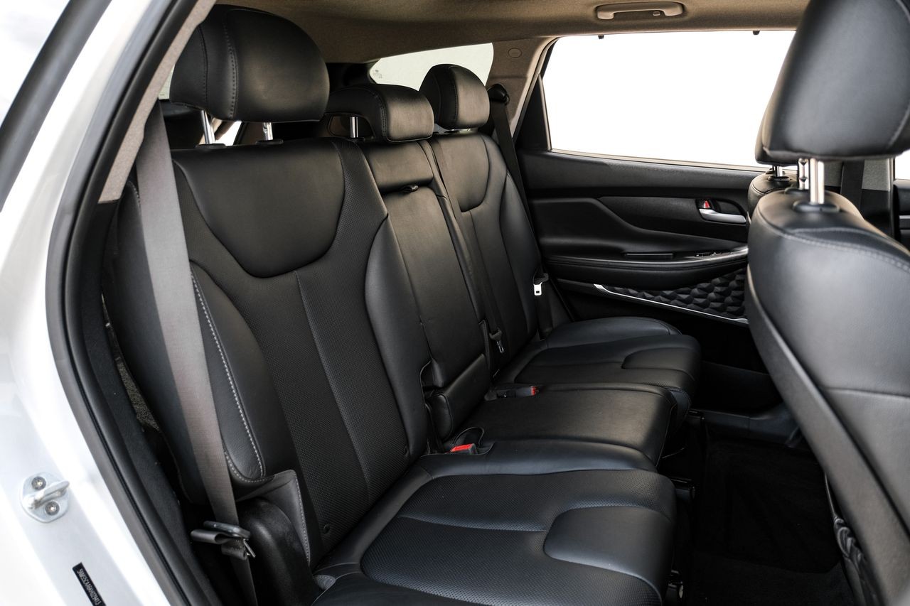 Hyundai Santa Fe Vehicle Main Gallery Image 36