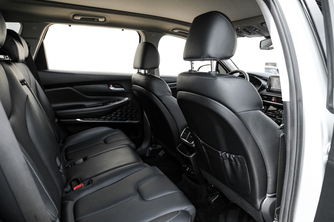 Hyundai Santa Fe Vehicle Main Gallery Image 37