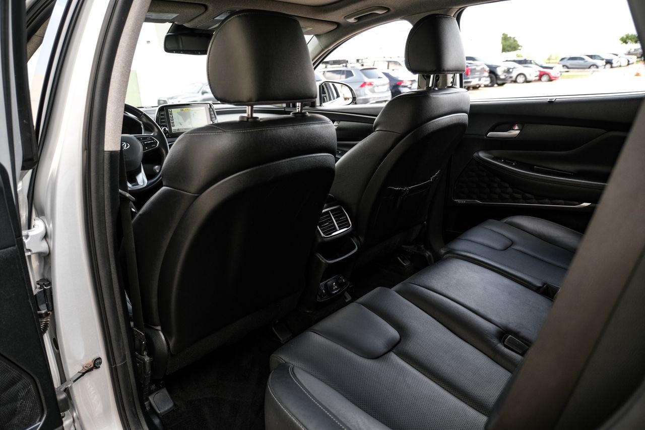 Hyundai Santa Fe Vehicle Main Gallery Image 38