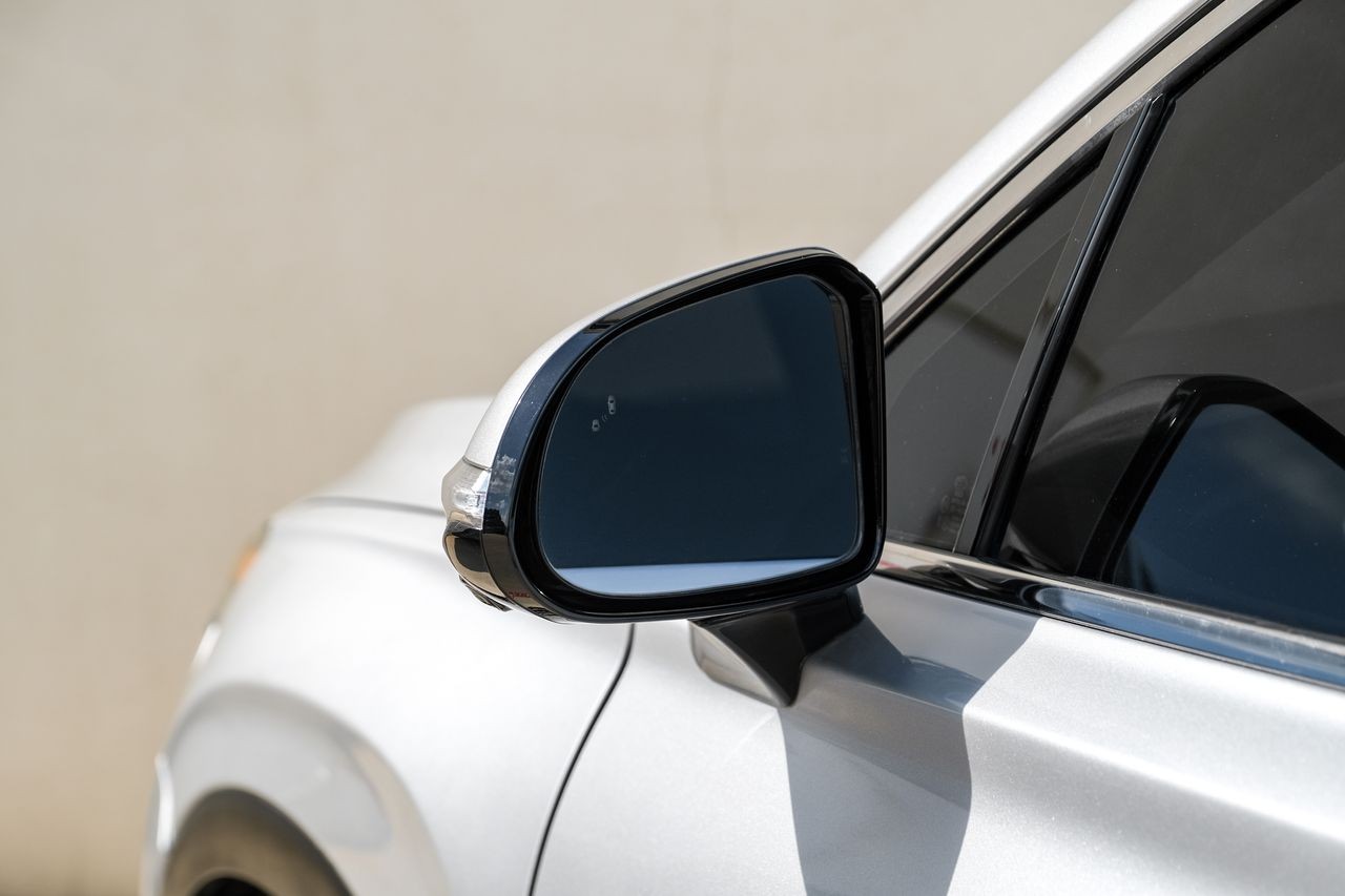 Hyundai Santa Fe Vehicle Main Gallery Image 41