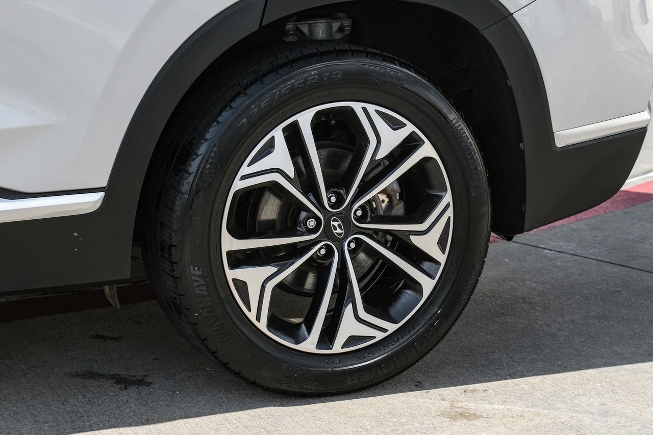 Hyundai Santa Fe Vehicle Main Gallery Image 56