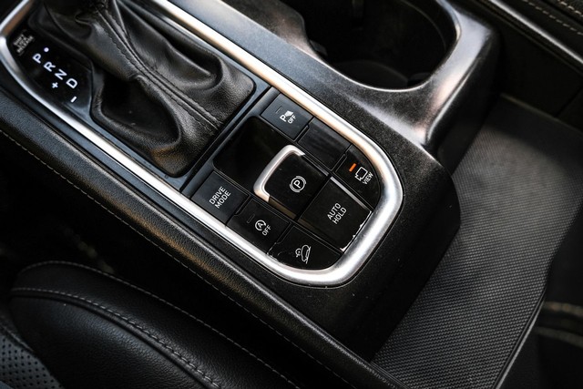 Hyundai Santa Fe Vehicle Main Gallery Image 27