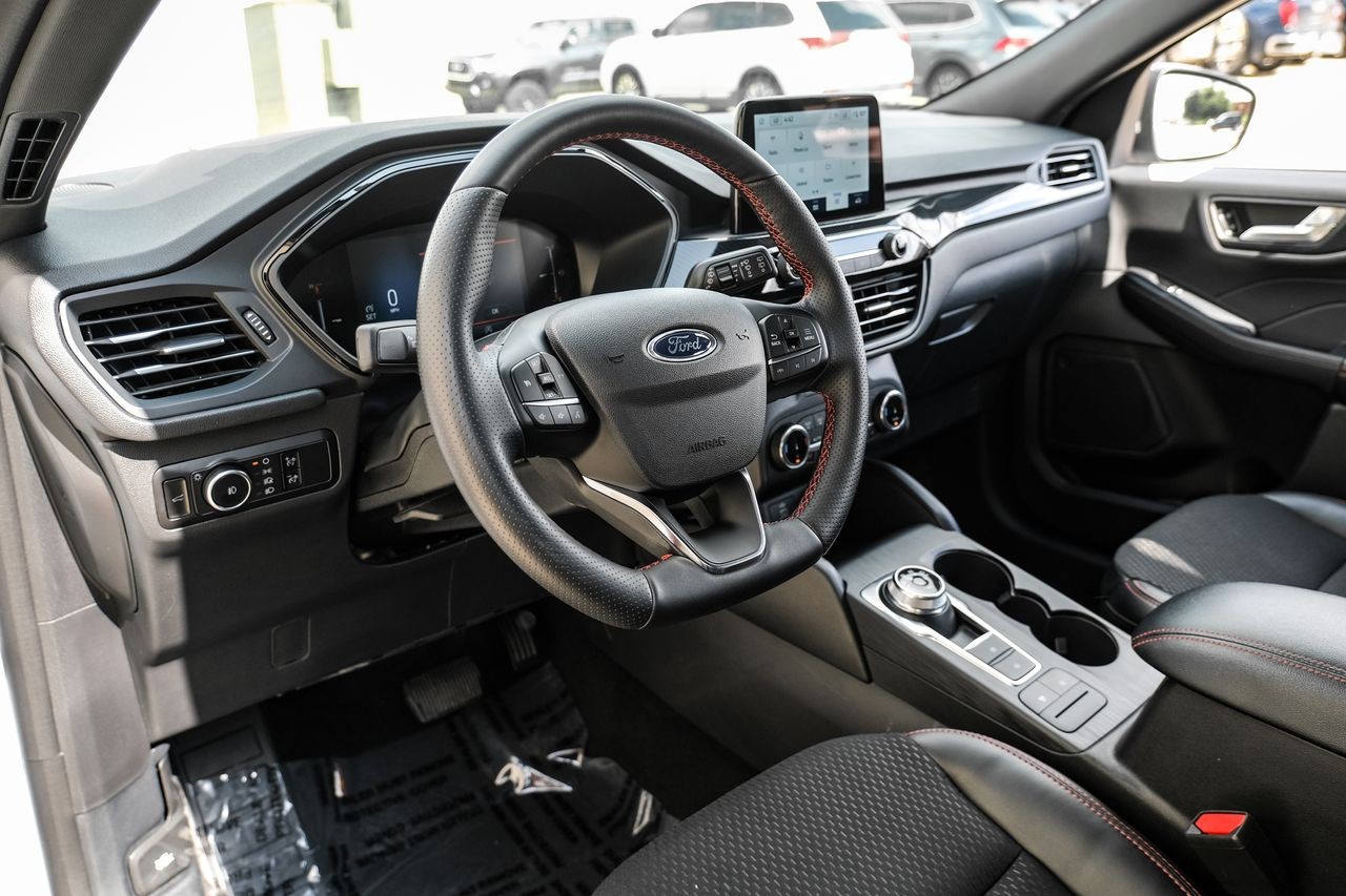 Ford Escape Vehicle Main Gallery Image 03