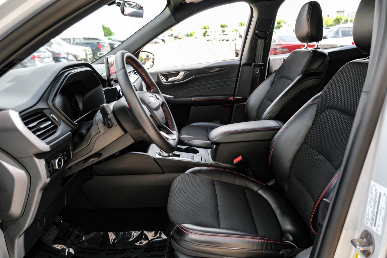 Ford Escape Vehicle Main Gallery Image 04