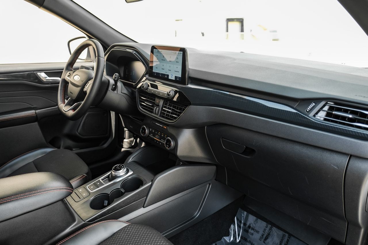 Ford Escape Vehicle Main Gallery Image 12