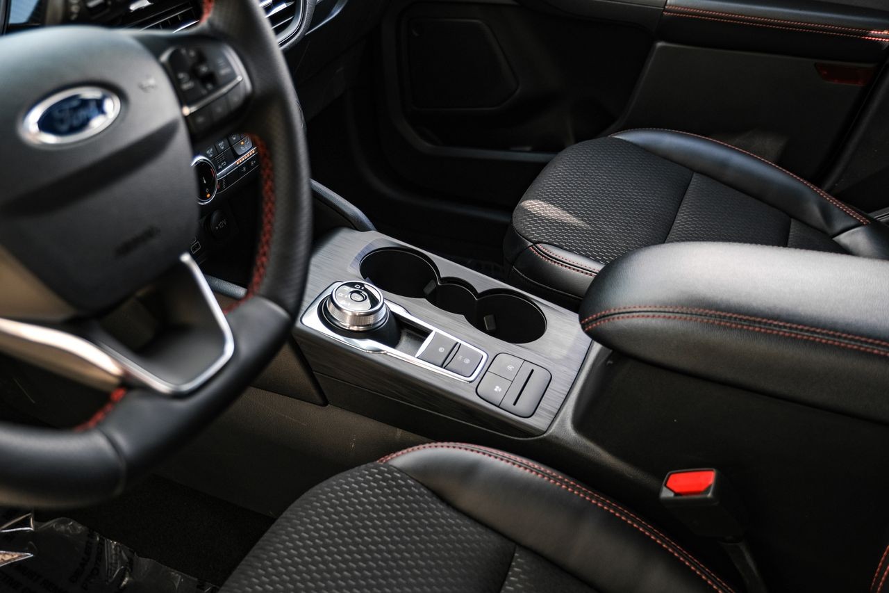 Ford Escape Vehicle Main Gallery Image 21