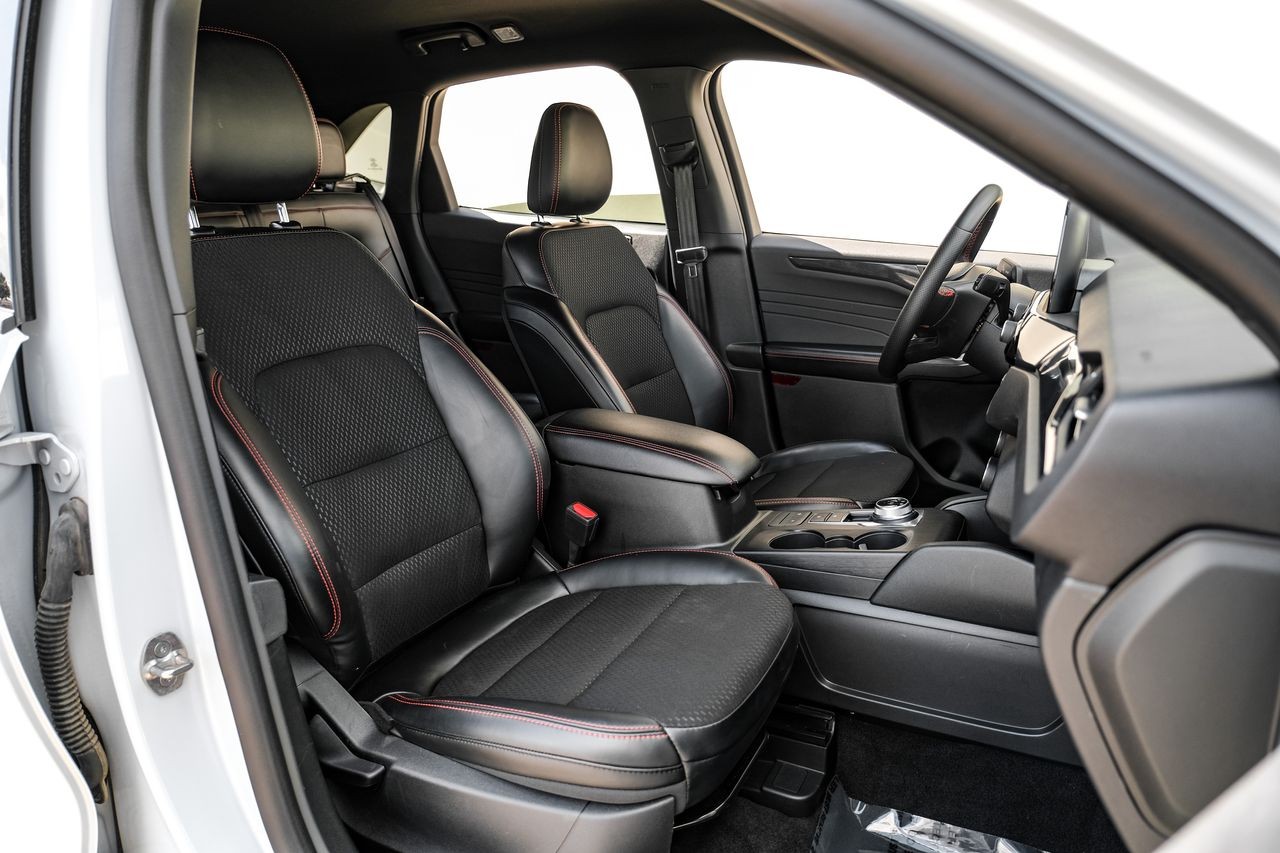 Ford Escape Vehicle Main Gallery Image 31