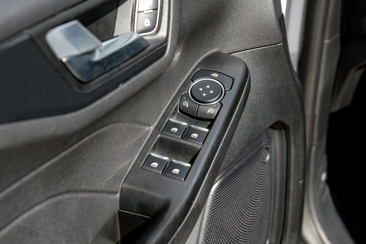 Ford Escape Vehicle Main Gallery Image 39