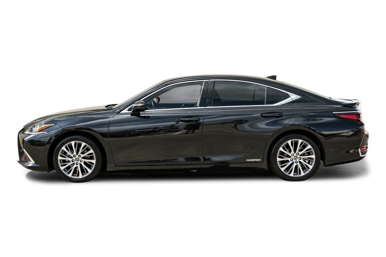 Lexus ES Vehicle Main Gallery Image 12