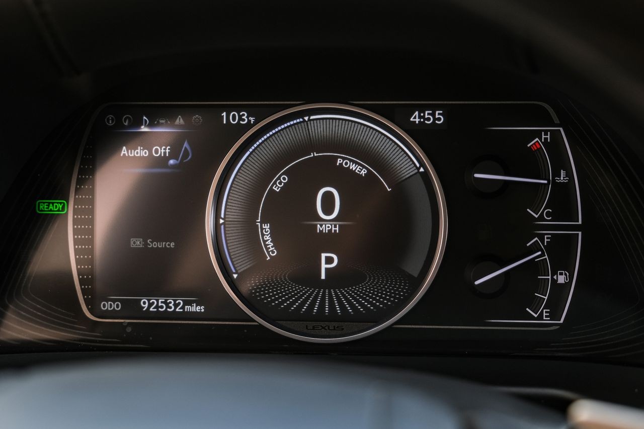 Lexus ES Vehicle Main Gallery Image 19