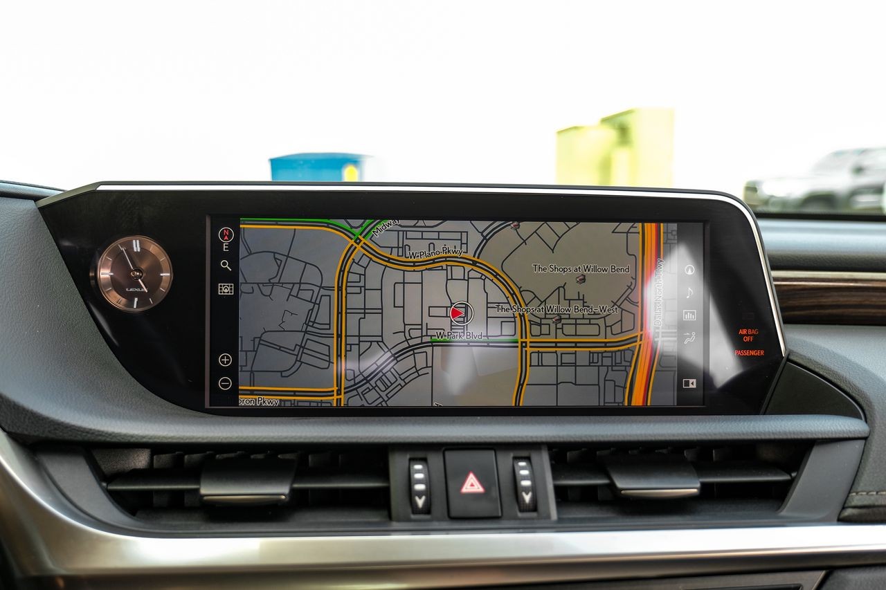 Lexus ES Vehicle Main Gallery Image 22