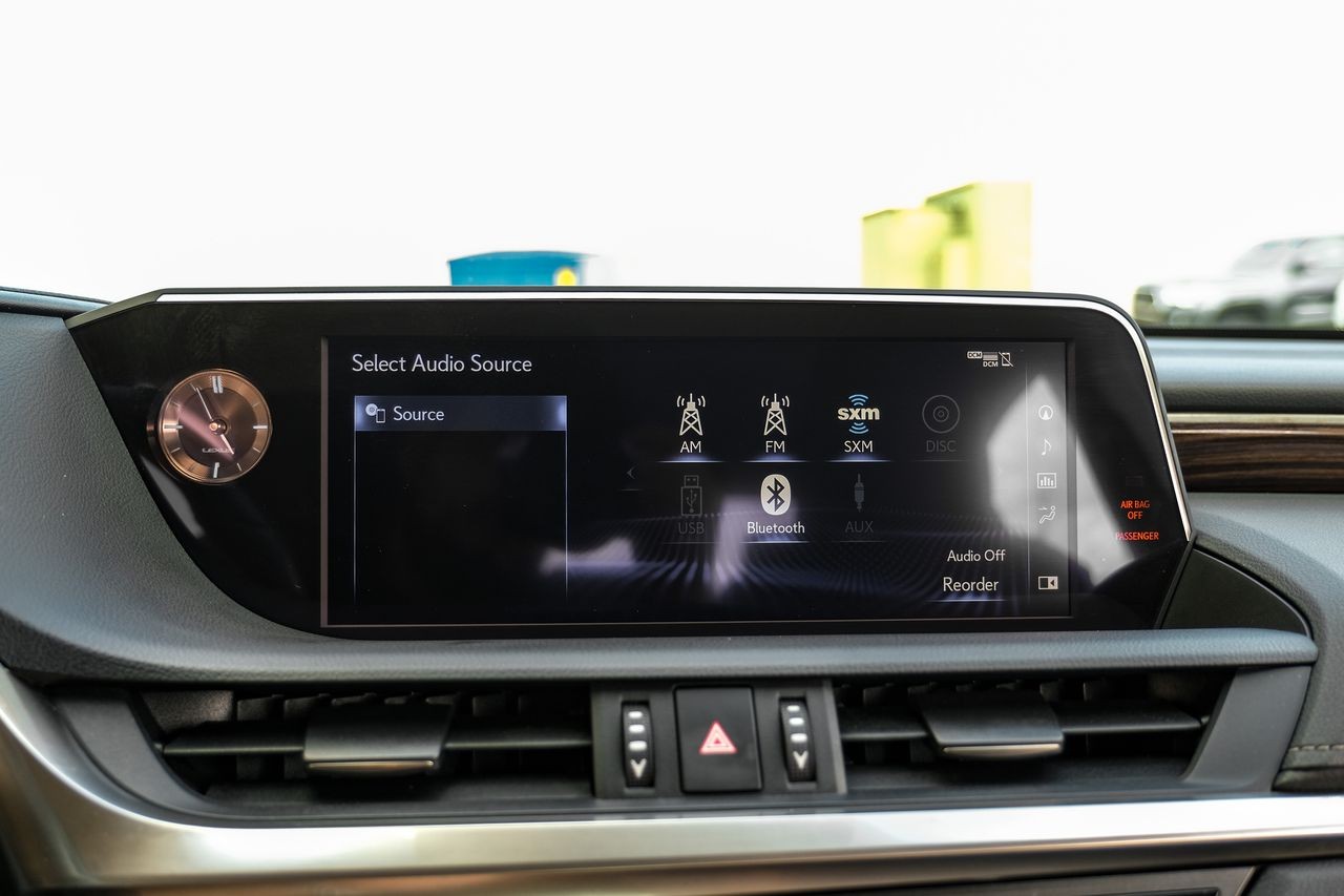 Lexus ES Vehicle Main Gallery Image 31