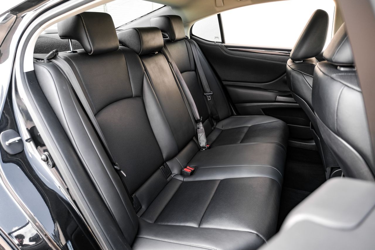 Lexus ES Vehicle Main Gallery Image 37