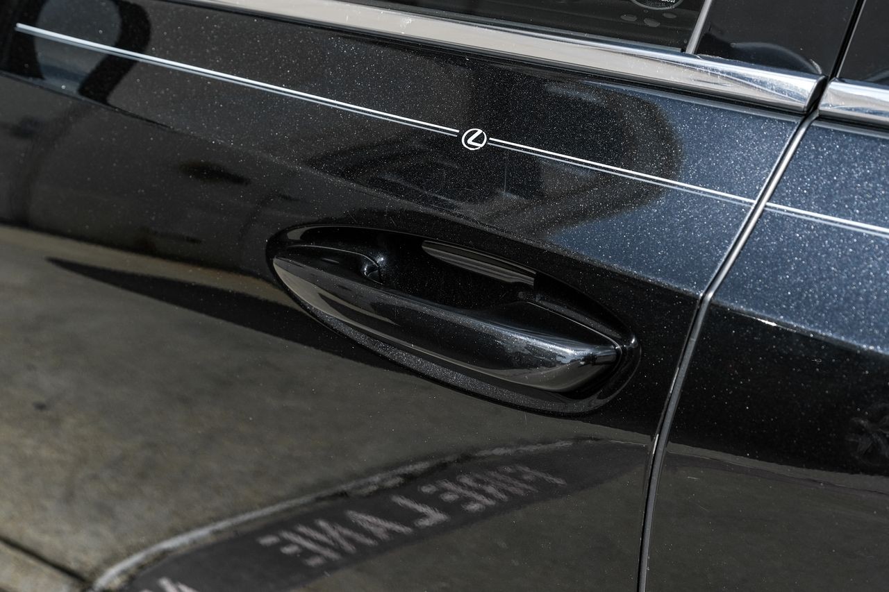 Lexus ES Vehicle Main Gallery Image 41