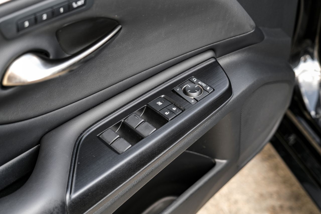 Lexus ES Vehicle Main Gallery Image 44