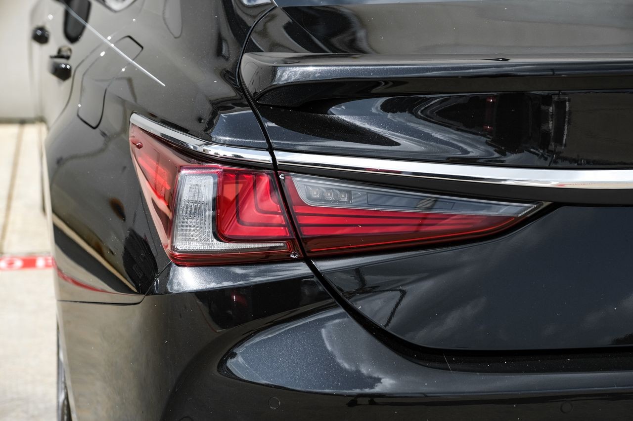 Lexus ES Vehicle Main Gallery Image 48
